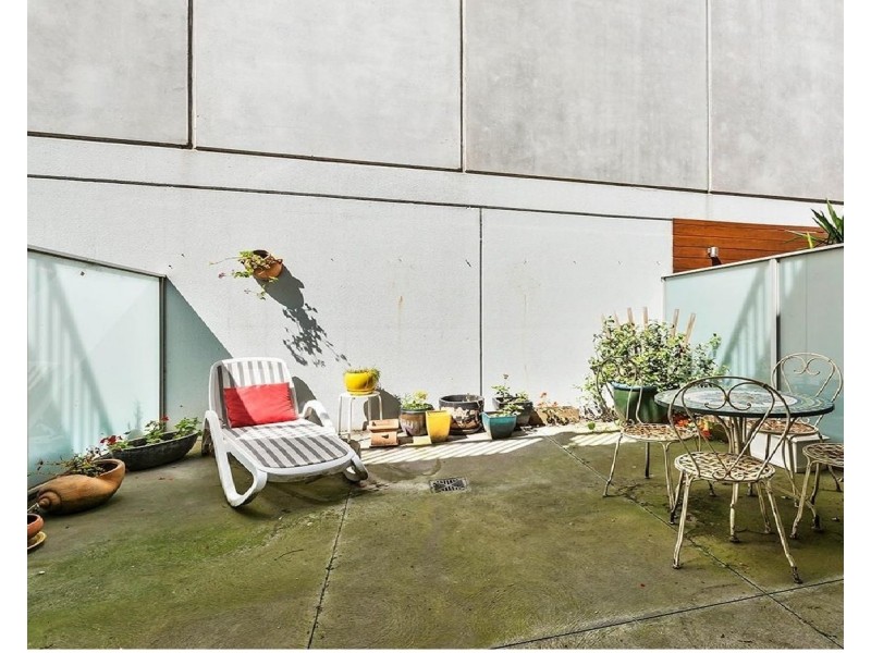 2/31 Moreland Street, Footscray VIC 3011