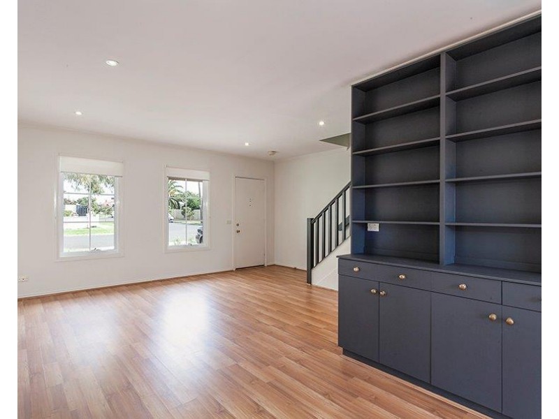 1/74 Suffolk Street, Maidstone VIC 3012