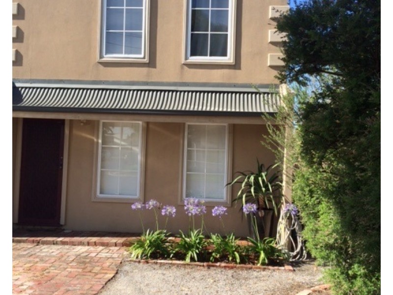 1/74 Suffolk Street, Maidstone VIC 3012