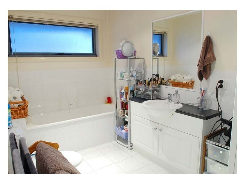 2/22 Edgar Street, Kingsville VIC 3012