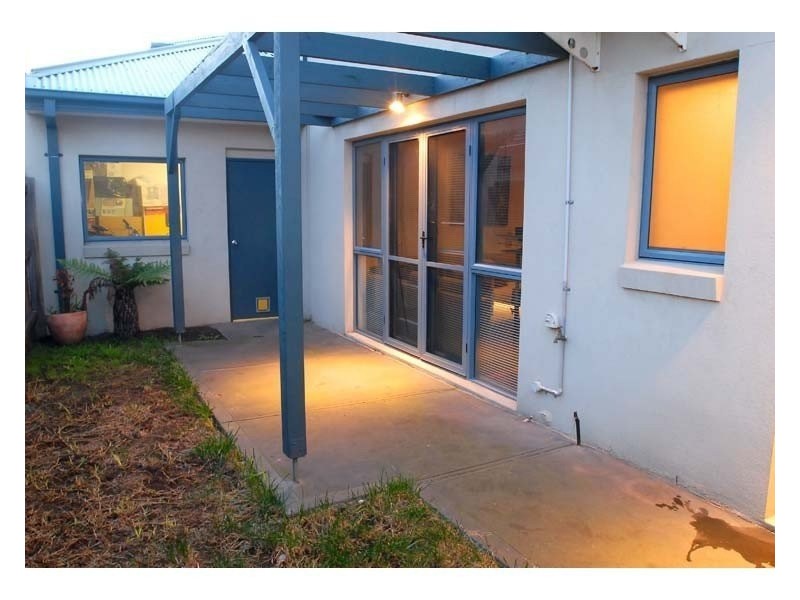 2/22 Edgar Street, Kingsville VIC 3012