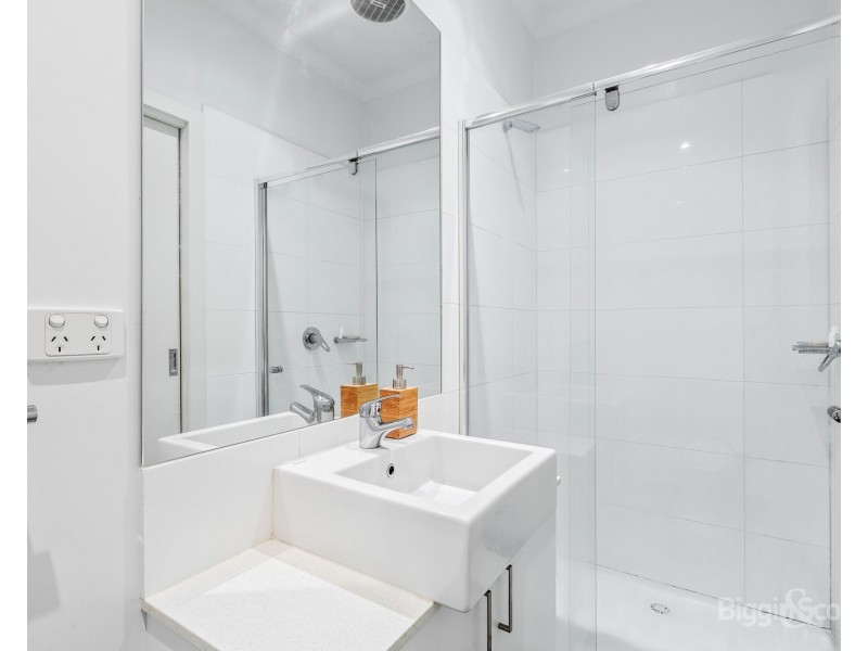 2/114 Somerville Road, Yarraville VIC 3013