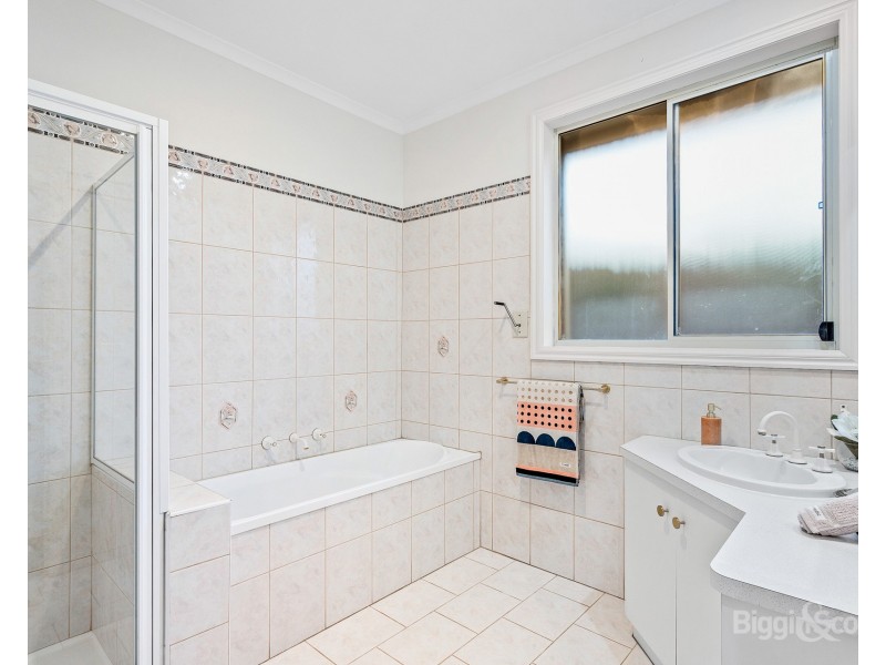 2 Nielsen Court, Altona Meadows VIC 3028