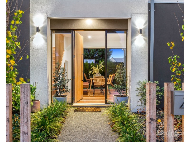 4 Ross Street, Newport VIC 3015