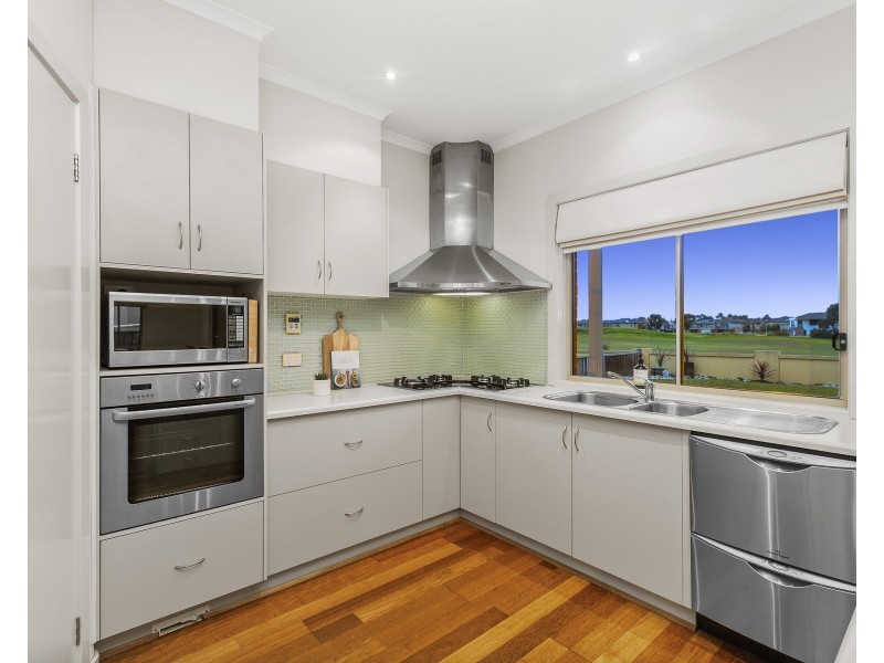 11 Ellis Close, Sanctuary Lakes VIC 3030