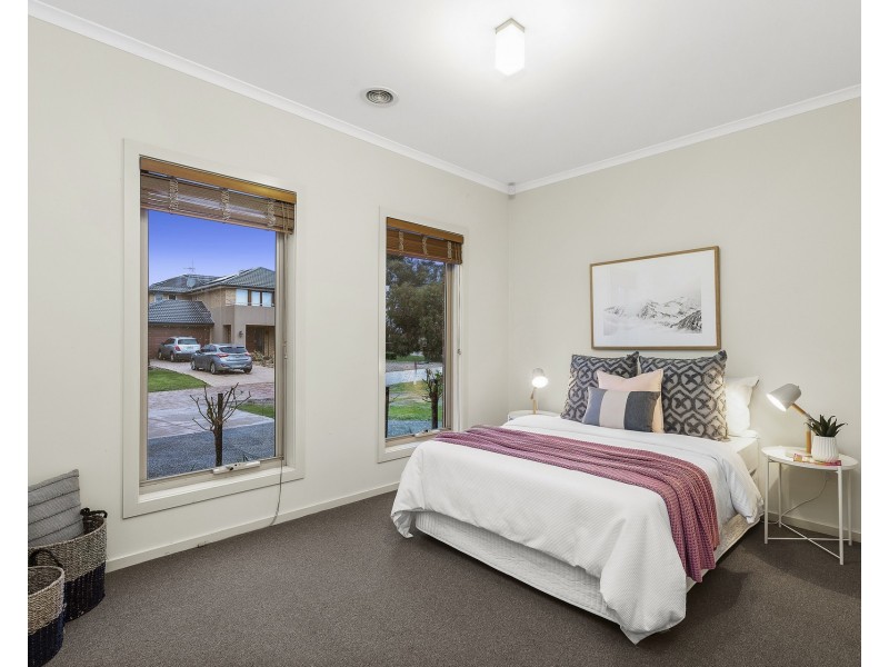 11 Ellis Close, Sanctuary Lakes VIC 3030