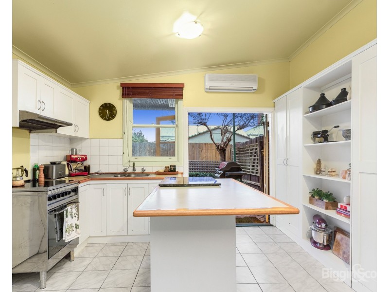 63 Walter Street, Seddon VIC 3011