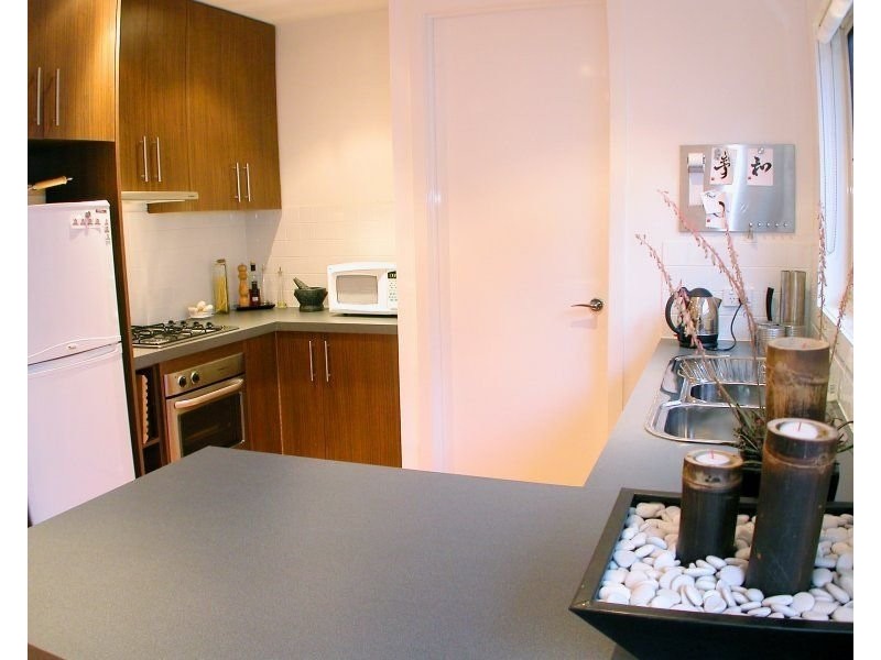 2/50 Roberts Street, West Footscray VIC 3012