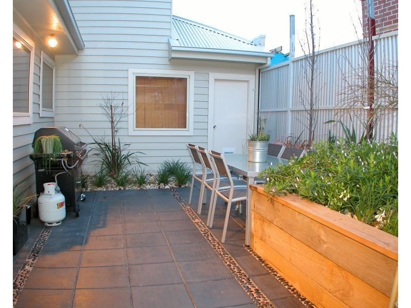 2/50 Roberts Street, West Footscray VIC 3012