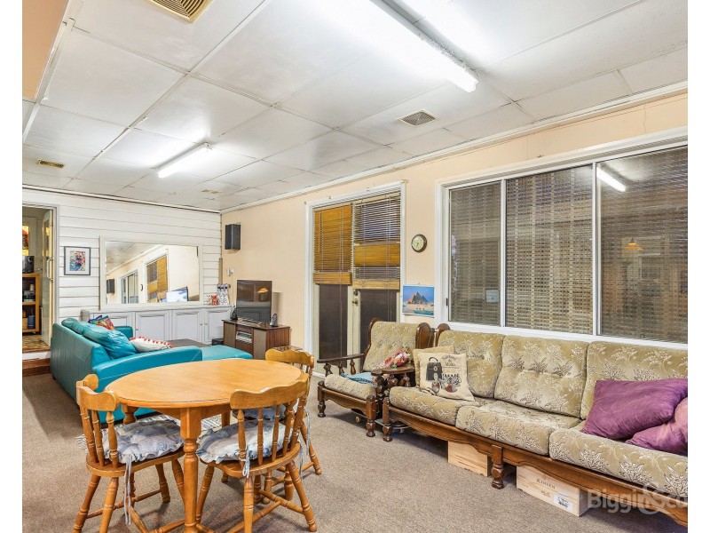 33 Cathcart Street, Maidstone VIC 3012