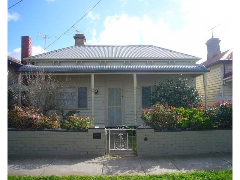 24 Pentland Parade, Seddon VIC 3011