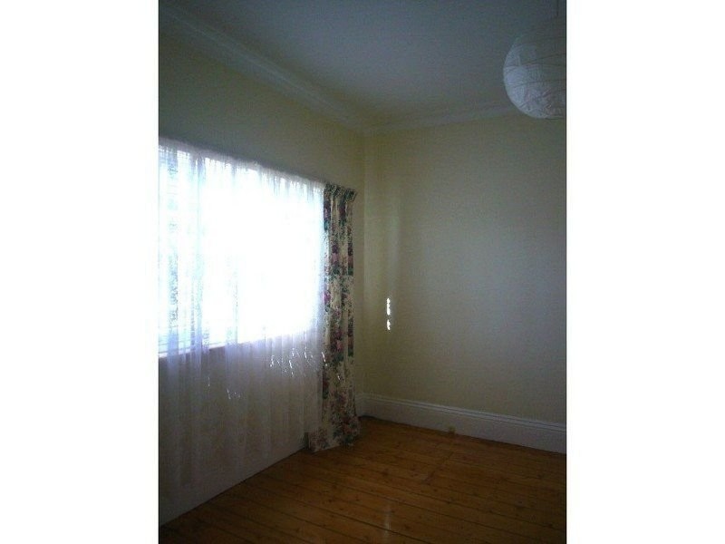 24 Pentland Parade, Seddon VIC 3011