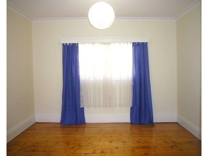 24 Pentland Parade, Seddon VIC 3011