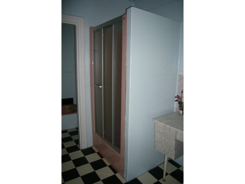 24 Pentland Parade, Seddon VIC 3011