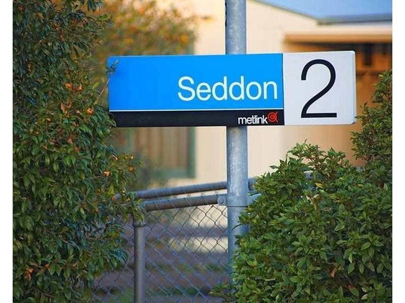 24 Pentland Parade, Seddon VIC 3011