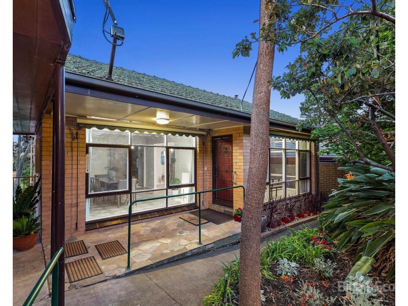 17 Smith Crescent, Footscray VIC 3011