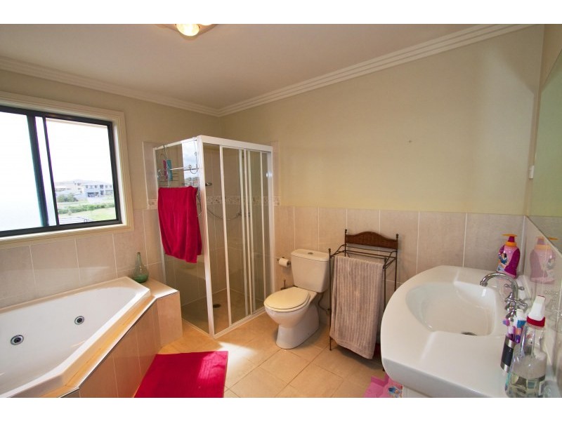 8 Hayman Crescent, Shell Cove NSW 2529