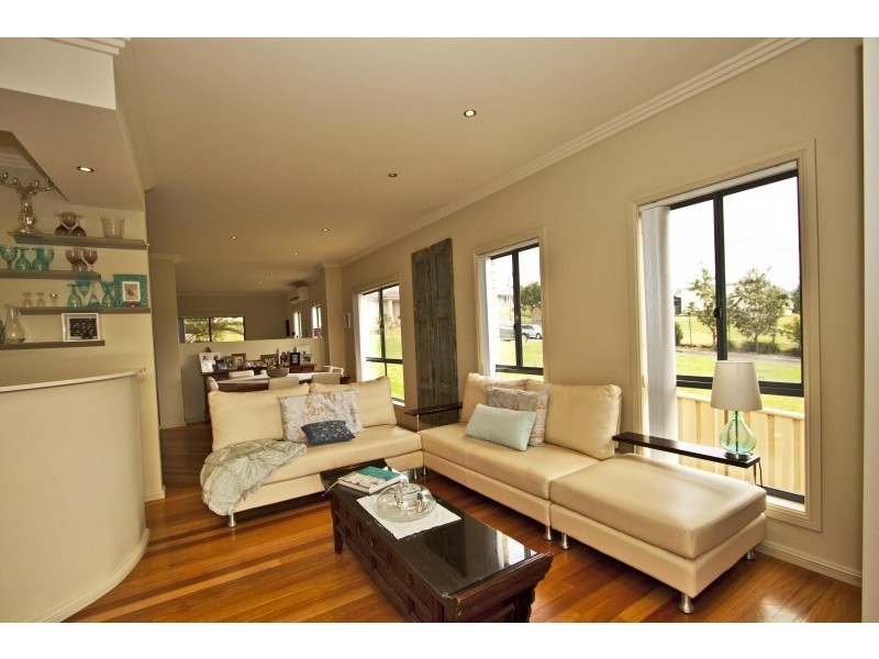 8 Hayman Crescent, Shell Cove NSW 2529