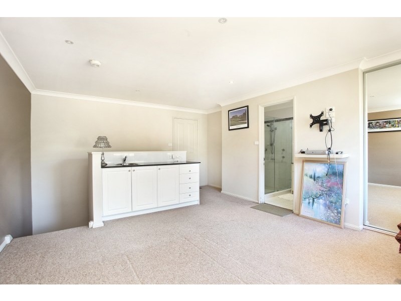 15 Charlton Drive, Liberty Grove NSW 2138