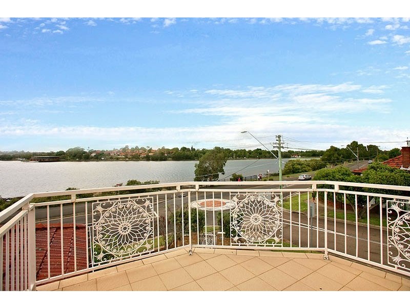 82 Henley Marine Drive, Rodd Point NSW 2046