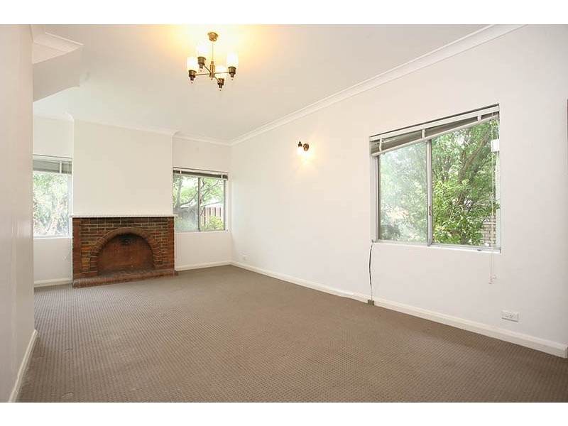 82 Henley Marine Drive, Rodd Point NSW 2046