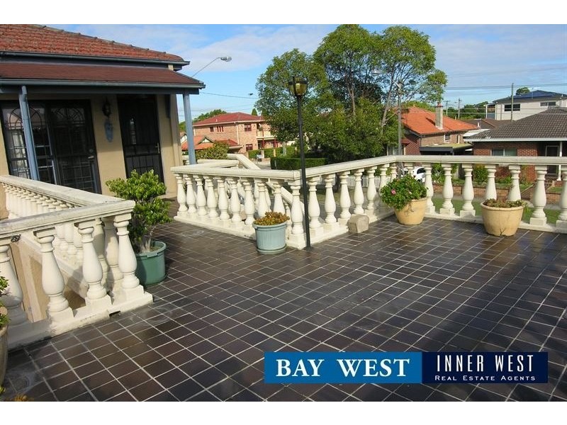 2/56 First Avenue, Rodd Point NSW 2046