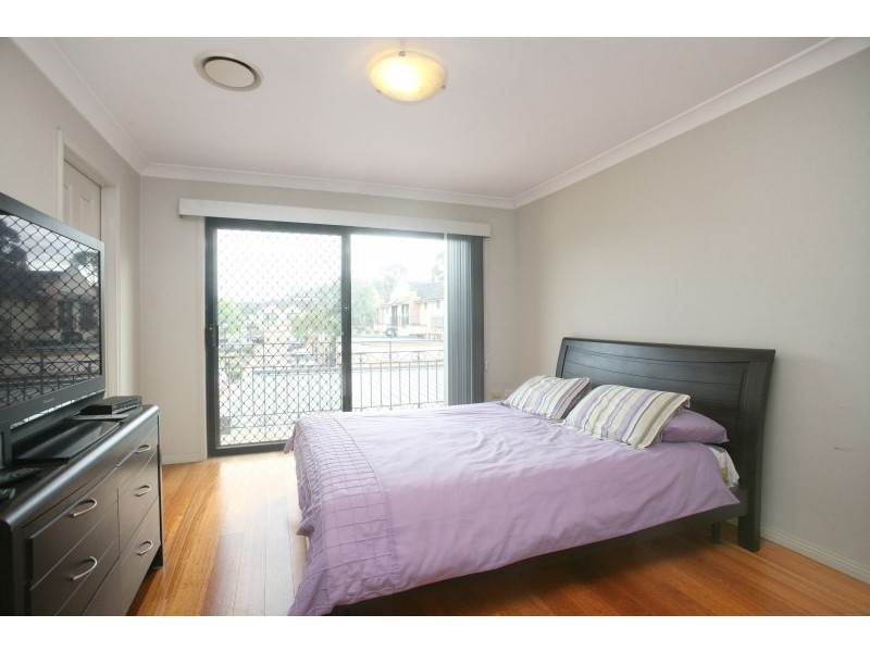 1 Hewin Close, Liberty Grove NSW 2138