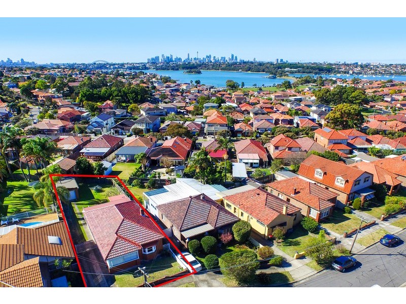 18 Dalmeny Avenue, Russell Lea NSW 2046