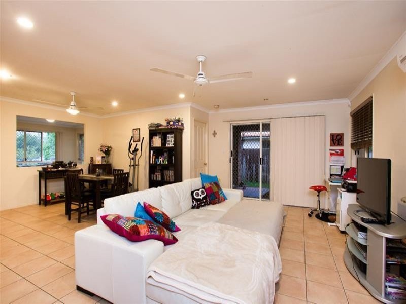 15 Killarney Place, Parkinson QLD 4115