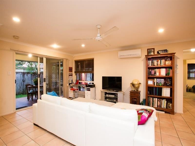 15 Killarney Place, Parkinson QLD 4115