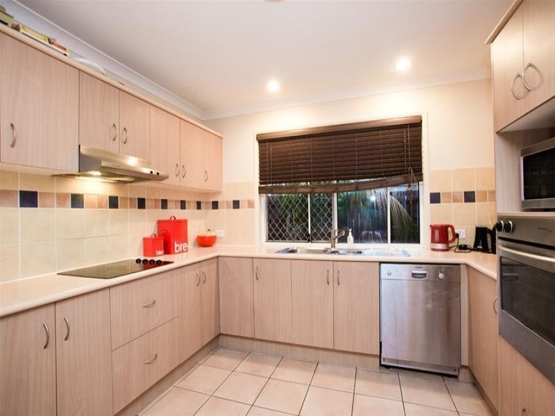 15 Killarney Place, Parkinson QLD 4115