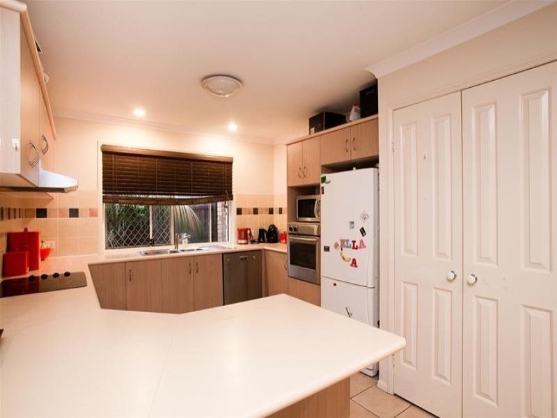 15 Killarney Place, Parkinson QLD 4115