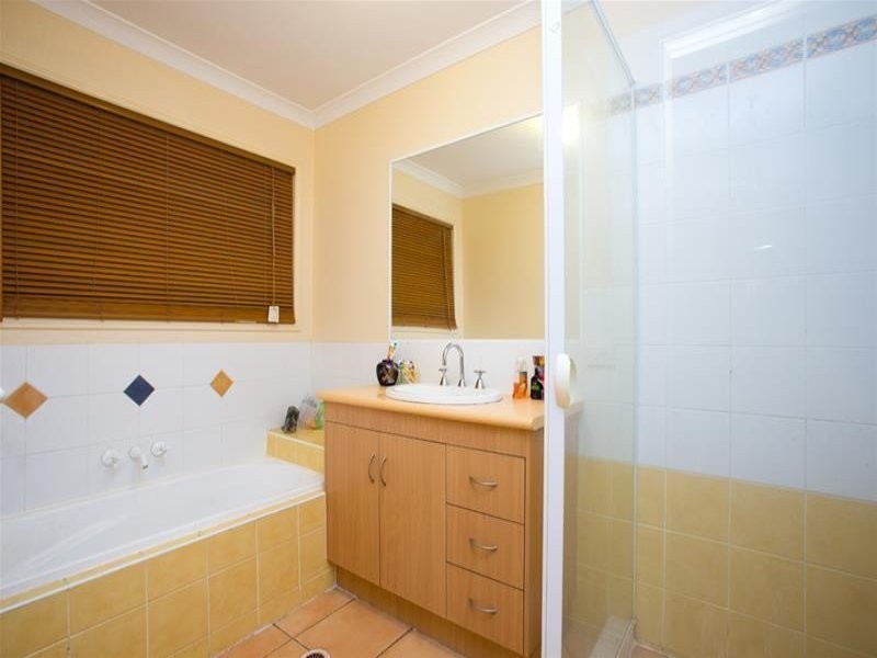 15 Killarney Place, Parkinson QLD 4115