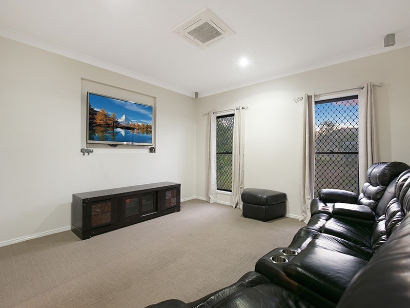 8 Firetail Court, Greenbank QLD 4124