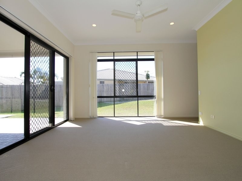 153 Wallum Drive, Parkinson QLD 4115