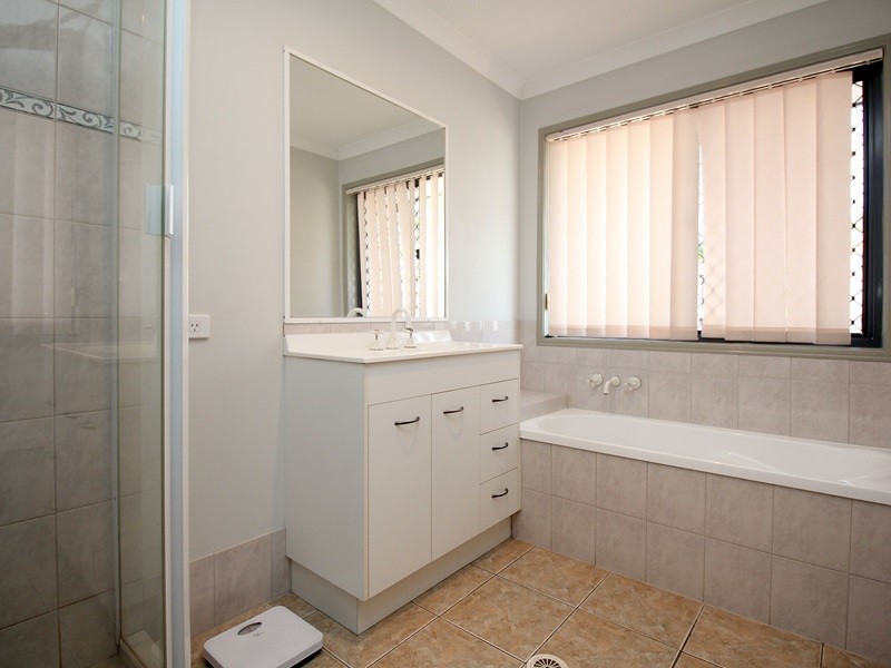 24 Bournda Close, Parkinson QLD 4115