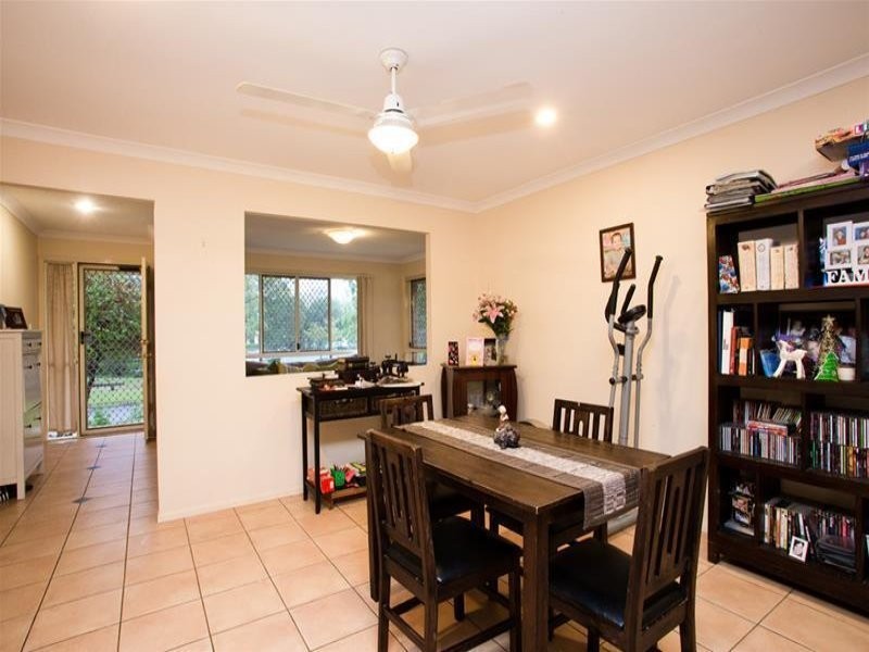 15 Killarney Place, Parkinson QLD 4115