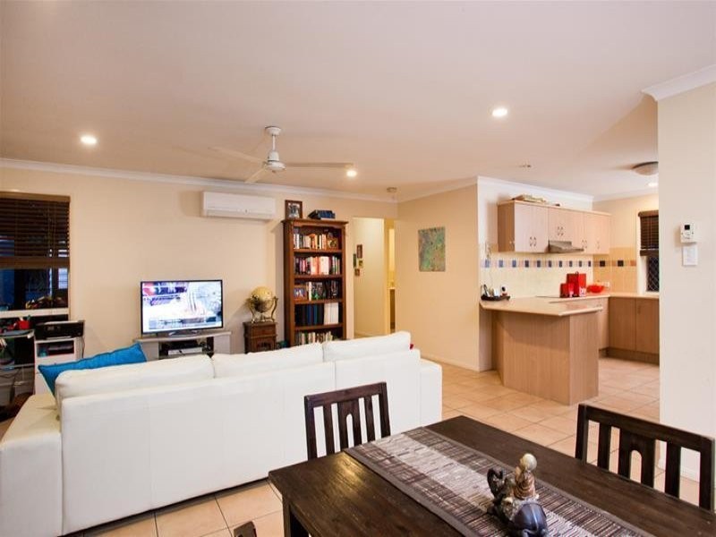 15 Killarney Place, Parkinson QLD 4115