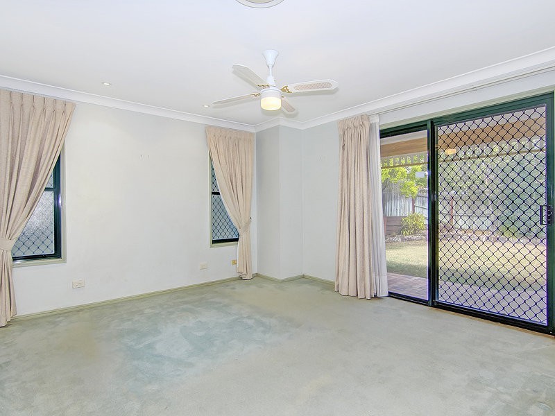 1 St Clair Close, Parkinson QLD 4115