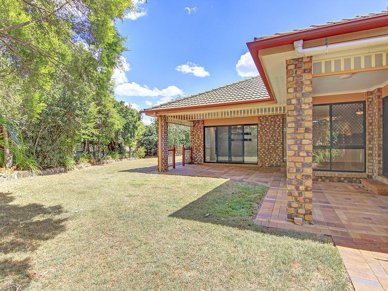 1 St Clair Close, Parkinson QLD 4115