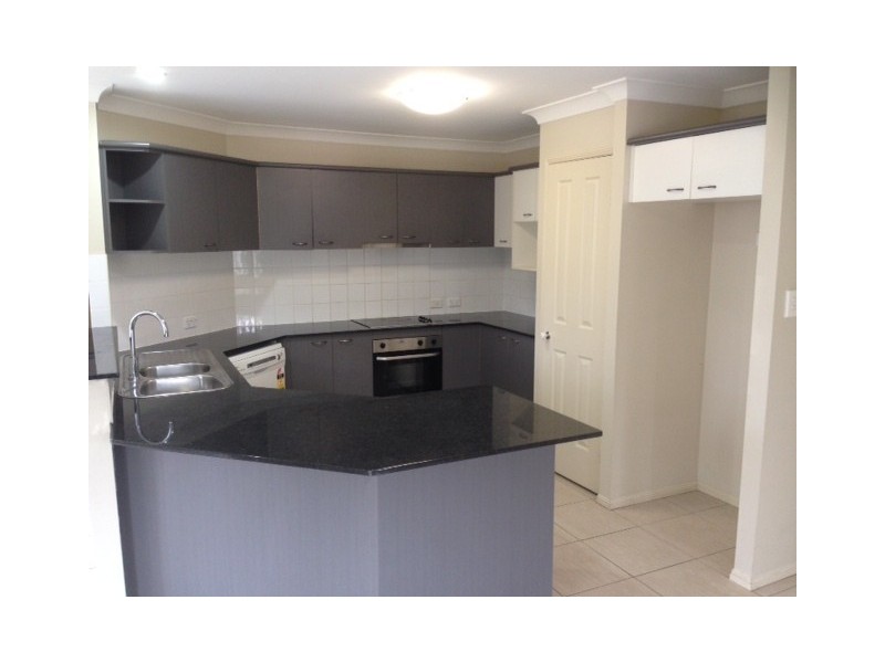 8 Karajini Crescent, Parkinson QLD 4115