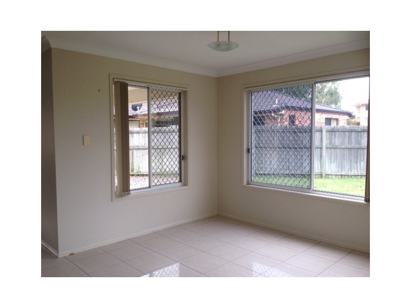 8 Karajini Crescent, Parkinson QLD 4115