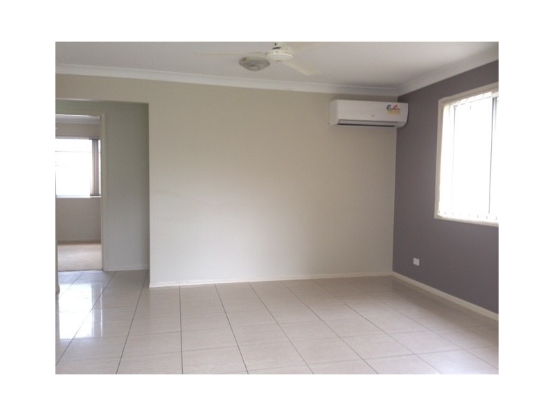 8 Karajini Crescent, Parkinson QLD 4115