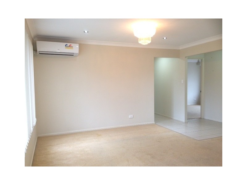 8 Karajini Crescent, Parkinson QLD 4115