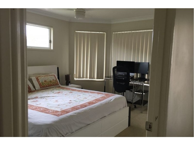 8 Karajini Crescent, Parkinson QLD 4115