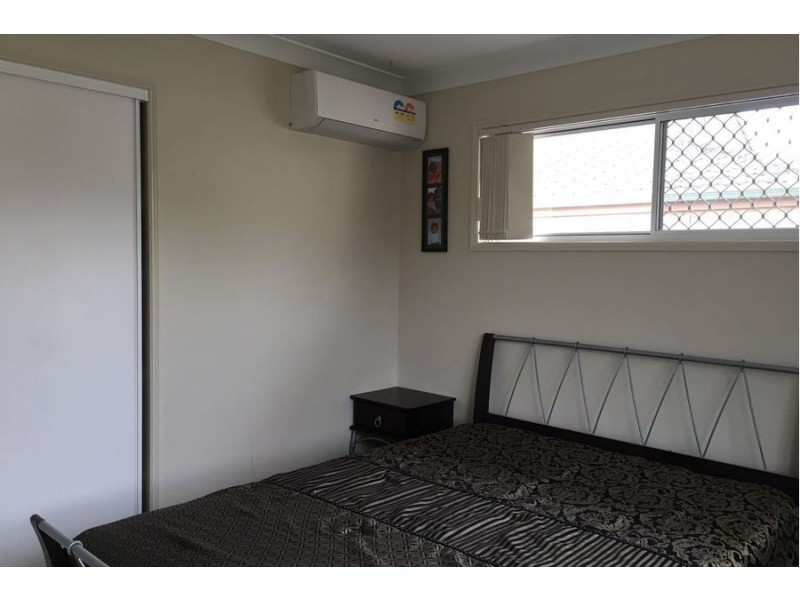 8 Karajini Crescent, Parkinson QLD 4115