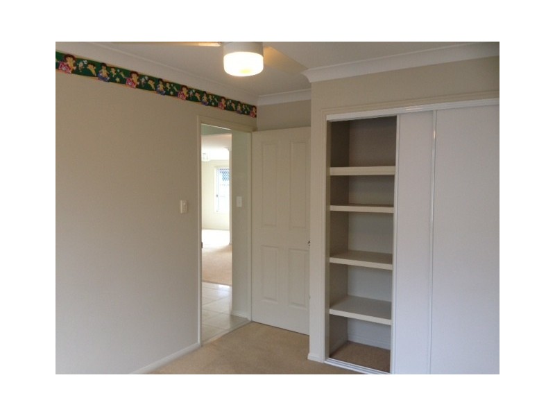 8 Karajini Crescent, Parkinson QLD 4115