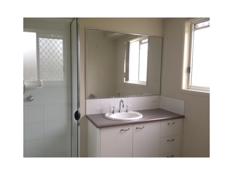 8 Karajini Crescent, Parkinson QLD 4115