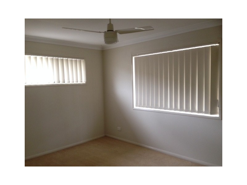 8 Karajini Crescent, Parkinson QLD 4115