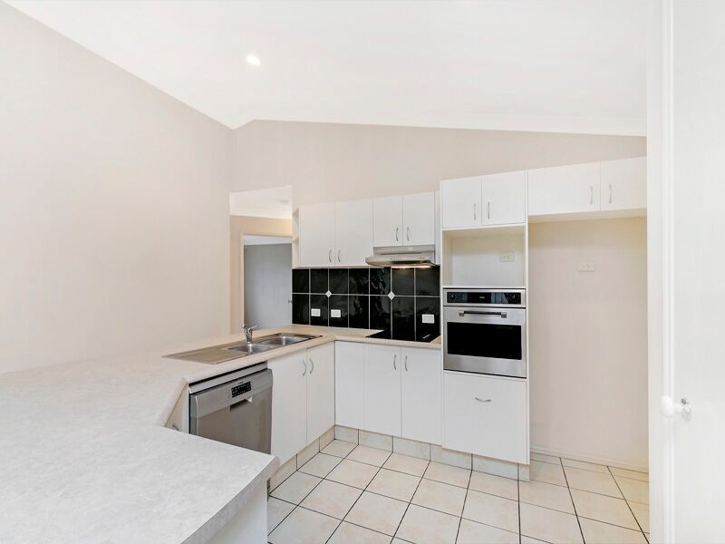 33 Warranilla Street, Parkinson QLD 4115